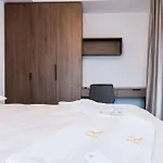 Emerald Halo Apartment *