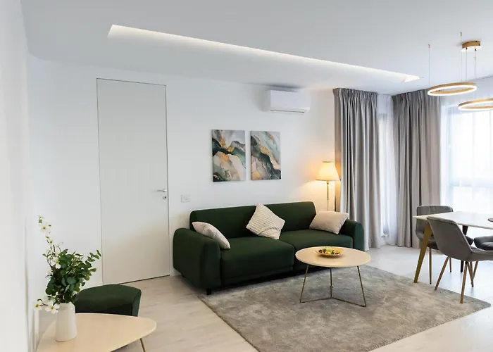 Emerald Halo Apartment