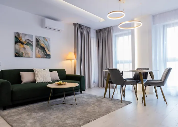 Emerald Halo Apartment *